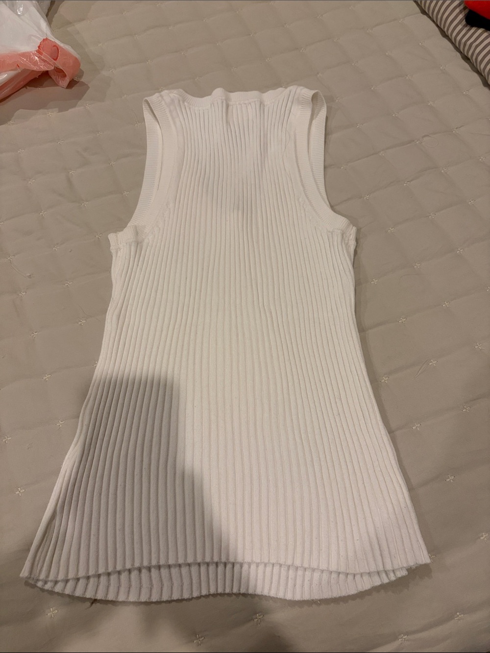 H&M White Ribbed V-Neck Tank Top - Picture 2 of 2